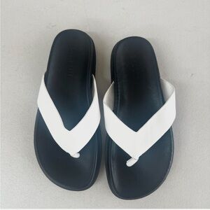 Low platform thong sandal